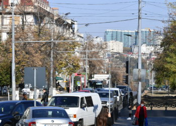 De la 1 noiembrie, șoferii trebuie să circule cu farurile aprinse pe timp de zi