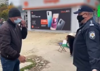 „Am văzut că stă lumea și m-am așezat și eu”. Comercianții stradali – amendați de poliția capitalei | VIDEO