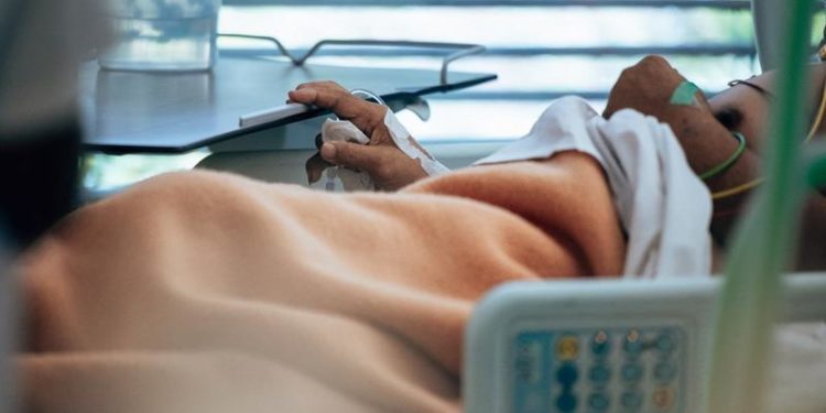 Analiză : De ce e valul 4 al pandemiei mai mortal în unele țări decât în altele, deși au folosit aceleași vaccinuri anti-Covid?