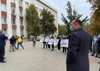 Membrii BCS protestează în fața Curții de Apel, unde magistrații decid soarta lui Alexandr Stioanoglo | VIDEO