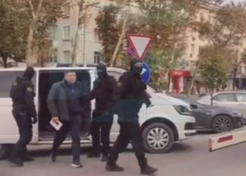 Popov adus de mascații SIS la PG. Perchezițiile continuă în biroul adjunctului suspendat a lui Stoianoglo | VIDEO