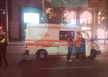 O ambulanță s-a ciocnit cu un Logan în inima Chișinăului | FOTO