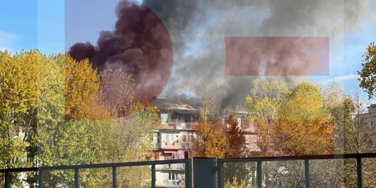 Chișinău: O mansardă, cuprinsă de flăcări, la Buiucani. 11 echipaje de pompieri, la fața locului | VIDEO