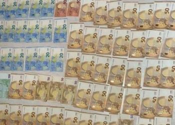 Dosarul agenților fiscali din Ungheni, prinși cu mită: Ce au găsit ofițerii CNA la ei acasă și în birouri | VIDEO