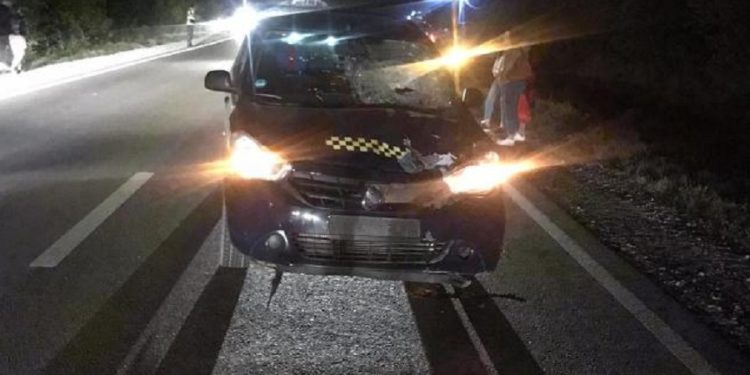 O femeie, tamponată mortal de o mașină, aseară la Strășeni: Șoferul s-ar fi angajat într-o depășire și nu a observat-o