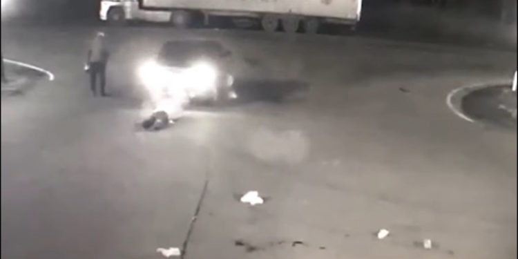 Legat și târât de o mașină – tentativă de omor asupra unui procuror din Rusia | VIDEO