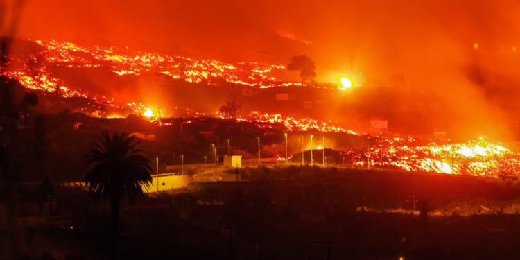 Insula La Palma, zguduită de 79 de cutremure. Oamenii se tem că vor fi noi erupții ale vulcanului Cumbre Vieja
