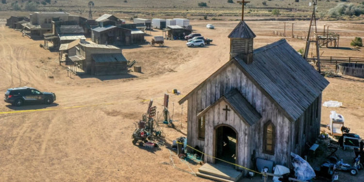 Pistolul cu care Alec Baldwin a împușcat-o pe Halyna Hutchins avea muniție reală. Echipa s-ar fi plâns de probleme de securitate