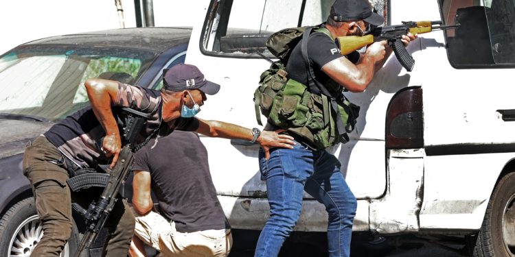 Scene de război civil pe străzile din Beirut. Cel puțin șase persoane au fost împușcate mortal | VIDEO