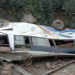 Cel puțin 25 de persoane au murit după ce un autobuz care a rămas fără frâne a căzut într-o prăpastie, în Nepal