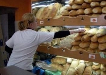 „Am votat pentru vremuri bune, dar vin vremuri grele”. Reacția oamenilor la declarațiile Ministrului Agriculturii, privind scumpirea pâinii | VIDEO