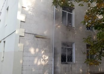 Incendiu la un cămin studențesc din capitală. Una din odăile de la primul etaj a luat foc