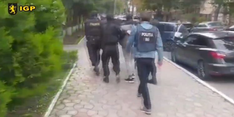 Au „golit” un șantier de construcții. Trei indivizi au furat bunuri de aproape jumătate de milion de lei | VIDEO