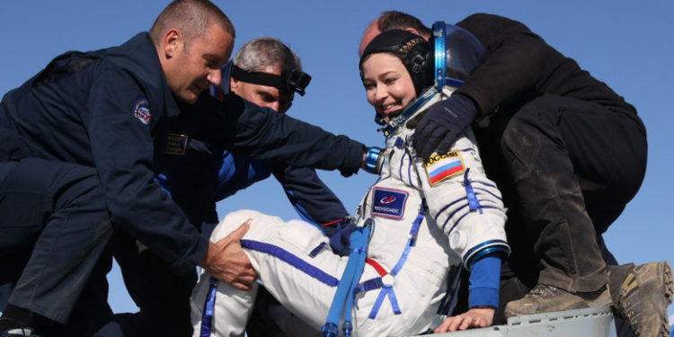 Спасатели помогли киноэкипажу покинуть спускаемый аппарат «Союза»