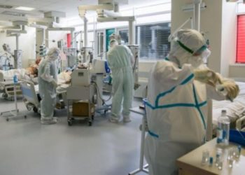 Secțiile de terapie intensivă din spitalele din țară sunt pline, dar, chiar dacă sunt pe cale de a fi intubați, mulți pacienți nu cred în Covid