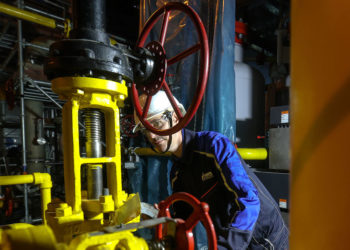 Промышленность Европы сокращает потребление газа на фоне скачка цен