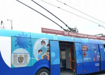 Amplasarea punctelor mobile pentru vaccinarea antiCOVID-19, un troleibuz și un autobuz