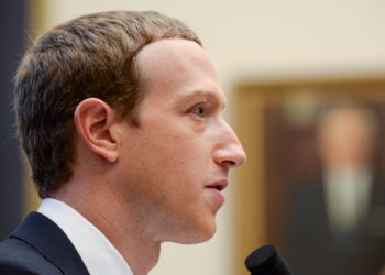 Цукерберг потерял миллиарды долларов после сбоев Facebook, Instagram и WhatsApp