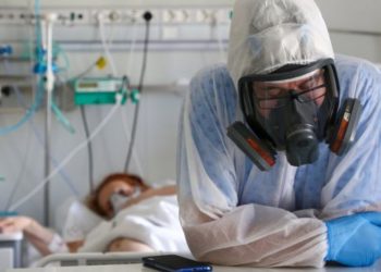 Россия стала мировым лидером по приросту и числу умерших от COVID