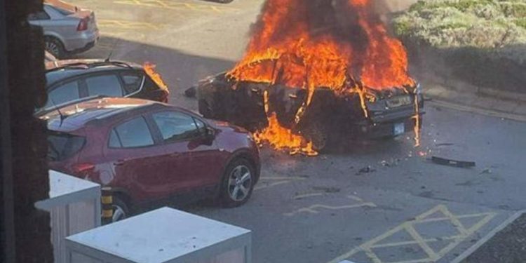 В Ливерпуле возле больницы взорвался автомобиль