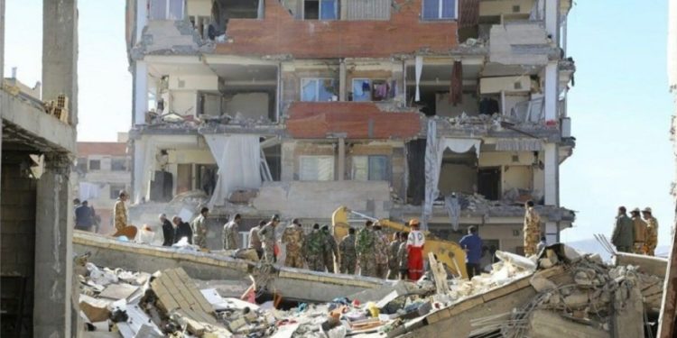 В Иране около ста человек пострадали при землетрясении