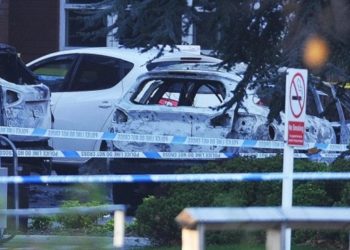 Выпрыгнул и запер двери: известны подробности взрыва авто в Ливерпуле