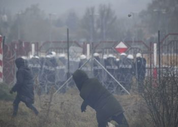 Польские силовики применили слезоточивый газ против мигрантов