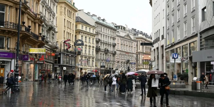 В Австрии введут обязательную вакцинацию от COVID-19