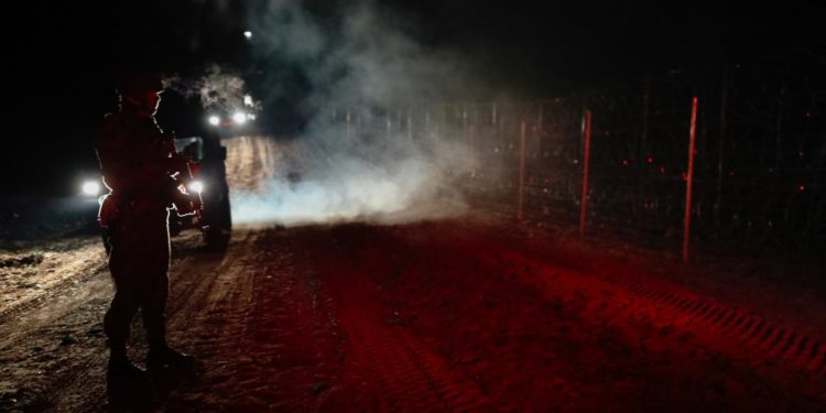 В Польшу пытались прорваться около 150 мигрантов