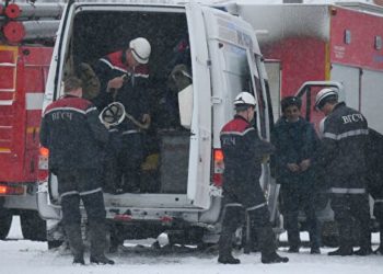 ЧП на шахте в России: Судьба 40 человек не известна. Поиски горняков приостановлены