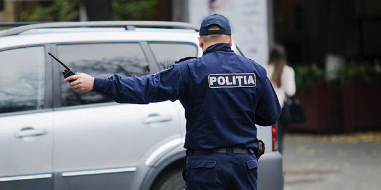 Третьим лицам не будет разрешено фотографировать или снимать на видео полицейского при исполнении