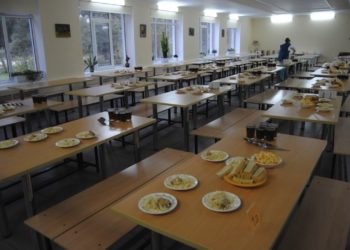 Din nou, produse de proastă calitate în meniul grădinițelor din Chișinău: În sectorul Rîșcani din capitală, copiii de la o grădiniță riscau să fie hrăniți cu fulgi de ovăz cu viermi | VIDEO