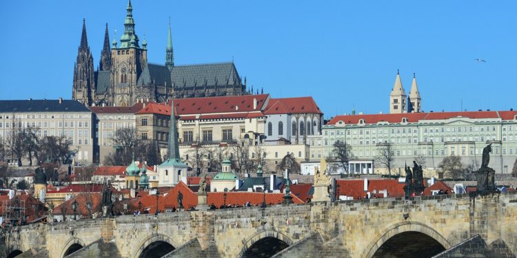 В Чехии проверяют возможное появление омикрон-штамма коронавируса