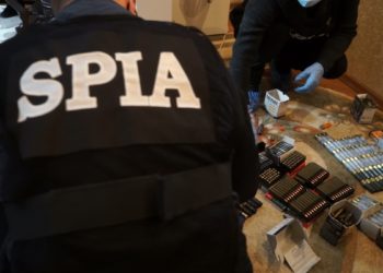 Ar fi însușit ilegal patru arme de foc. Percheziții acasă la patru polițiști de la IP Florești | VIDEO