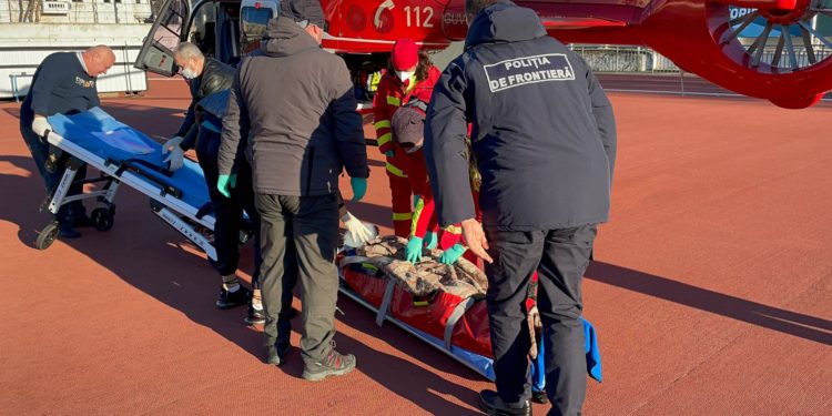 Pacient din Ocnița, transportat la Chișinău cu un elicopter SMURD | VIDEO