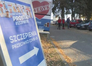 В Польше на кладбищах открылись мобильные пункты COVID-вакцинации