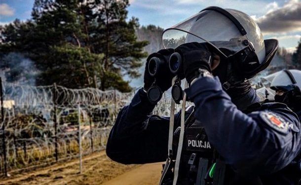 Десятки мигрантов прорвались в Польшу из Беларуси