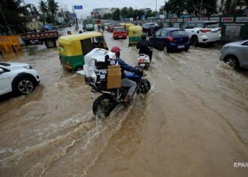 Жертвами ливней в Индии стали 17 человек