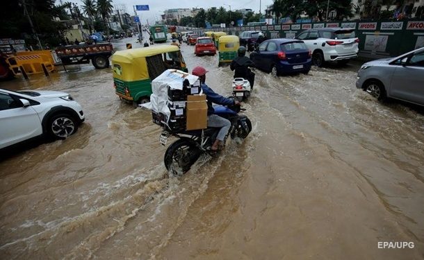 Жертвами ливней в Индии стали 17 человек