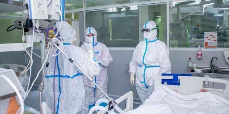 Decis: Medicii nevaccinați nu vor mai primi 16 mii de lei în cazul infectării cu COVID-19