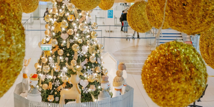 Атмосфера сказки: Компания Avia Invest украсила Международный аэропорт Кишинева к зимним праздникам