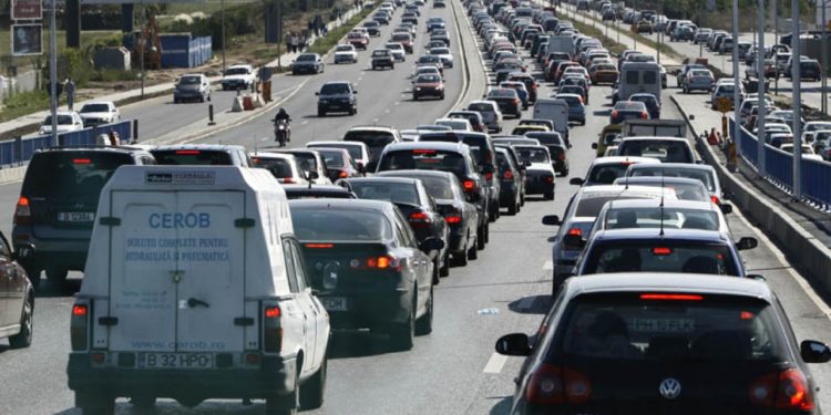 „Ceban a promis că o să facă poduri, parcări multietajate, dar a uitat”. Șoferii din capitală indignați că problema ambuteiajelor rămâne nerezolvată | VIDEO