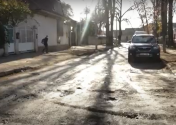 Deteriorate și pline de noroi — așa arată unele străzi din municipiul Bălți. Locuitorii orașului dau vina pe autorităţile | VIDEO