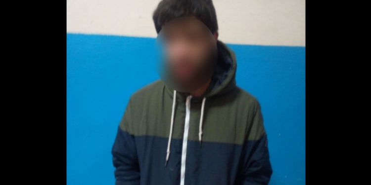 A văzut carabinierii şi a luat-o la fugă: Un tânăr, dat în căutare pentru furt, reținut