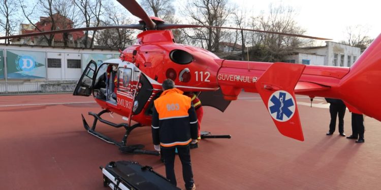 Tânărul rămas în viață în urma accidentului de la Cahul, adus cu elicopterul SMURD la un spital din capitală | VIDEO