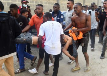 O clădire cu 21 de etaje s-a prăbușit, în Nigeria. Cel puțin șase persoane au murit şi zeci sunt date dispărute | VIDEO