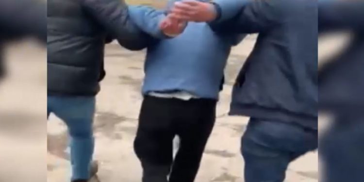 A lăsat mașina în grija unui prieten, iar după câteva zile amicul a vândut-o la fier vechi | VIDEO
