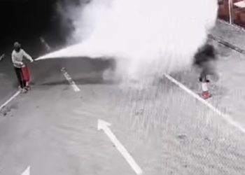 Doi minori au tâlhărit o stație PECO. Au furat aproape 27.000 de lei | VIDEO