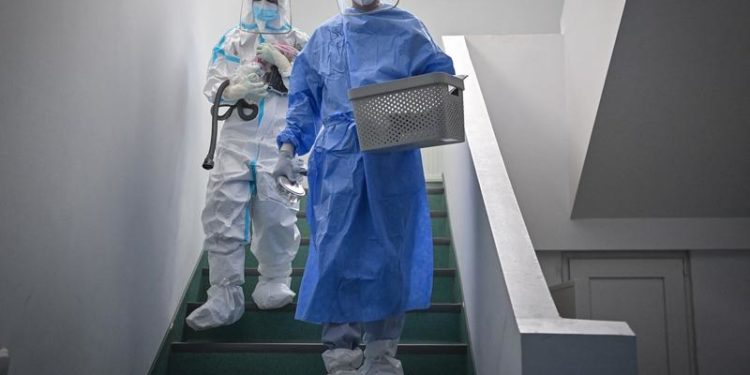 Doar 2,2% dintre românii vaccinați complet au făcut COVID-19 în perioada decembrie-octombrie. Peste două treimi dintre ei s-au infectat în ultima lună