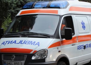 Tragedie la Strășeni. Un bărbat și-a tăiat gâtul cu un fierăstrău electric